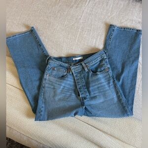 Levi’s Ribcage Straight Ankle Jeans